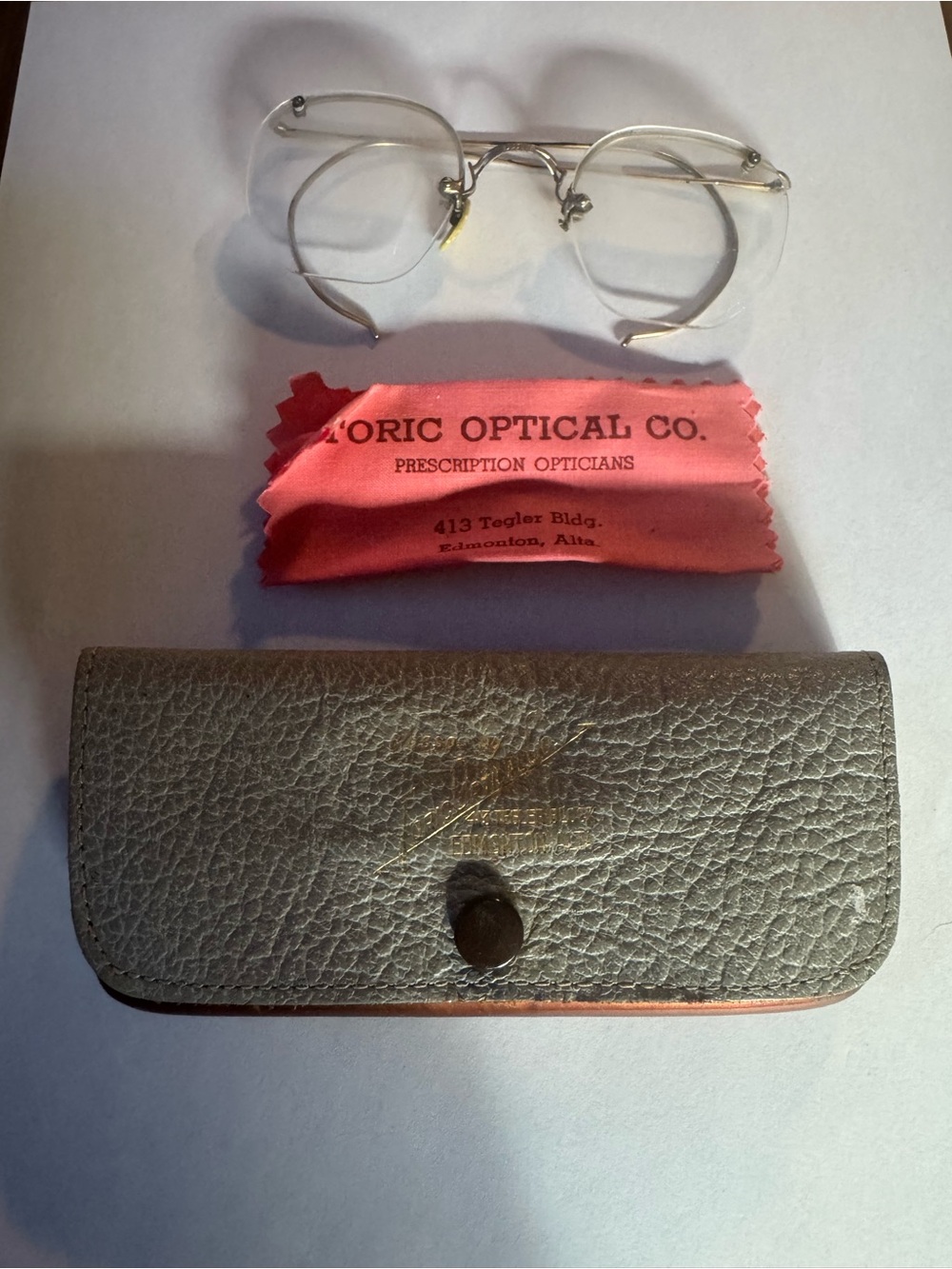 Gold Rim Round Vintage Womens Eyeglasses with Gray Case